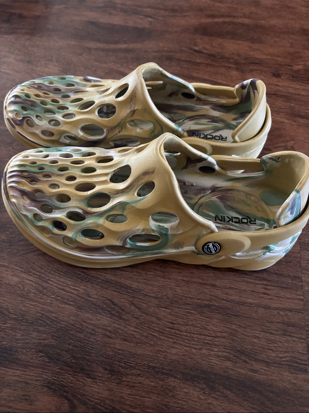 Rockin' Kids Camouflage Slip-On Sandals in Yellow